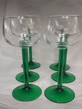 6 Luminarc Emeral Green Wine Glasses Made in France,Set Of 6......B111